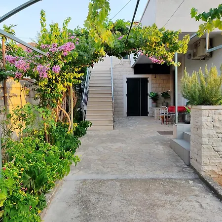 Karlo Супетар